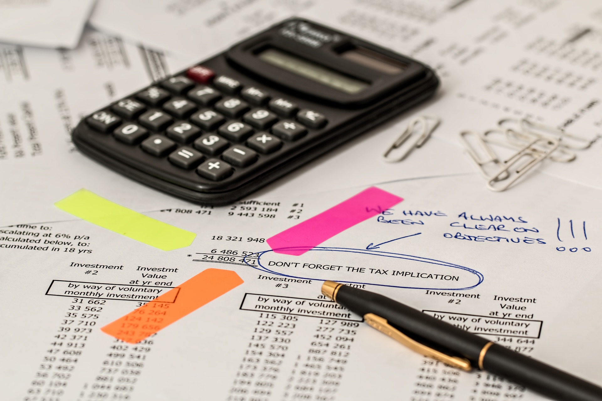 La importancia de los sistemas contables y el control del dinero empresarial.